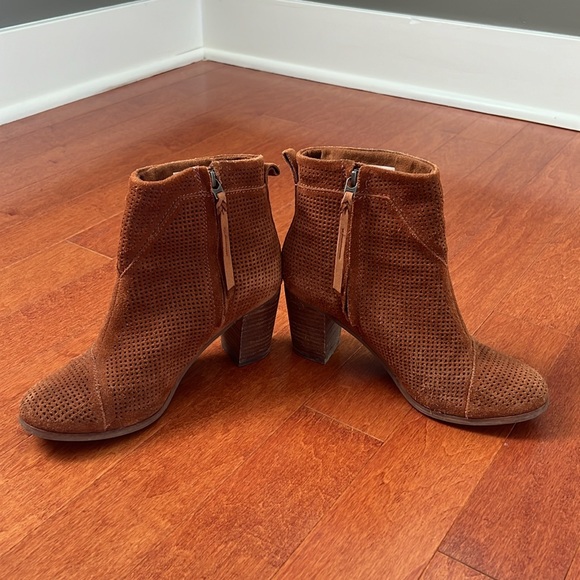 Toms Women’s Lunata Suede Booties - Picture 4 of 5